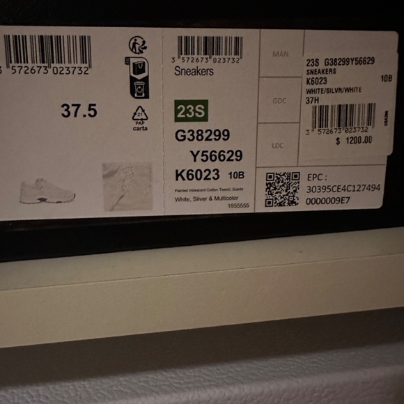 Authentic Chanel Metallic and Tweed Sneakers, size 37.5, cream and silver - Picture 8 of 9